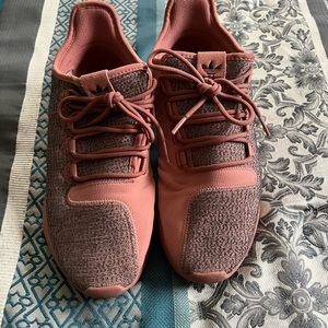 Ladies adidas tennis shoe